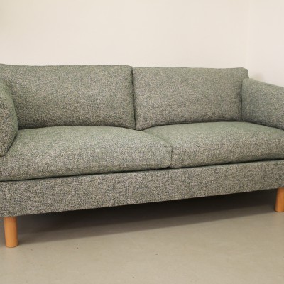Soffa av Søren Lund omklädd i tyget "Latch" från Kirkby Design