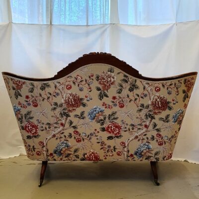 Soffa klädd i "Tangley Manilla/Woad" från William Morris & CO.